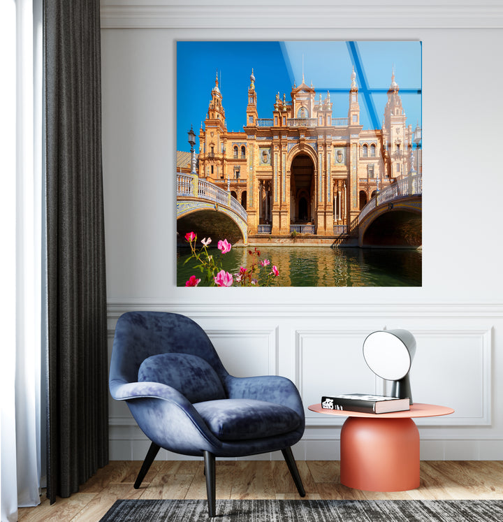Glaswandkunst Plaza de España – Majestätisches spanisches Wahrzeichen mit malerischem Kanal