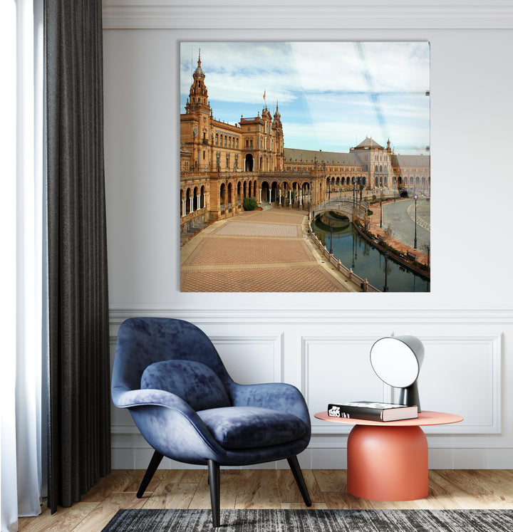 Glaswandkunst Plaza de España – Majestätisches spanisches Wahrzeichen mit malerischem Blick auf den Kanal