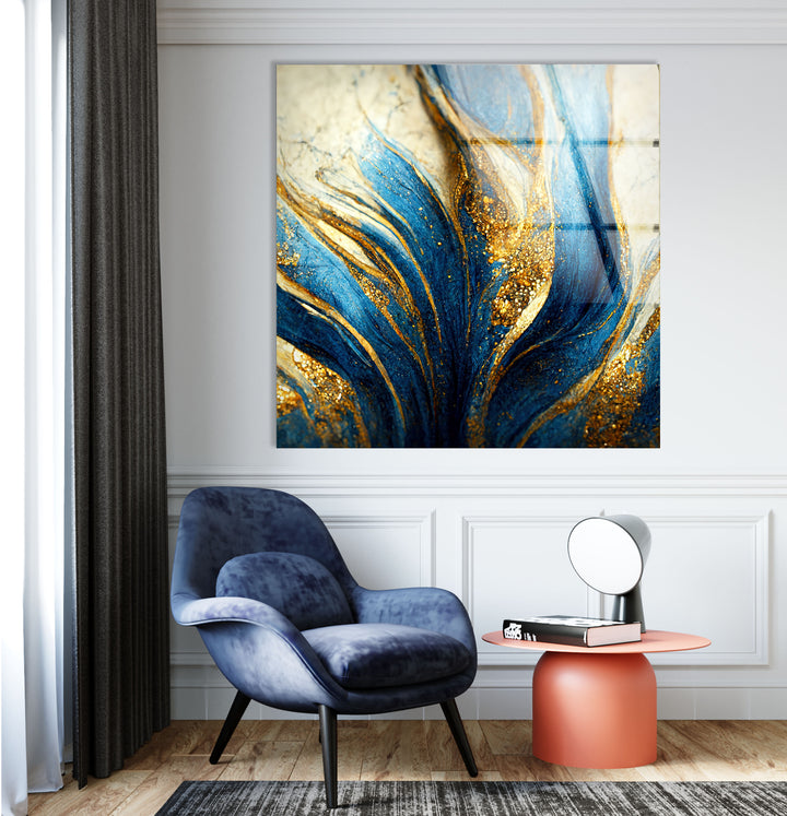 Abstrakte Wandkunst in Blau und Gold – Luxuriöser Glasdruck für glamouröse Innenräume 
