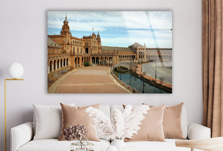 Glaswandkunst Plaza de España – Majestätisches spanisches Wahrzeichen mit malerischem Blick auf den Kanal