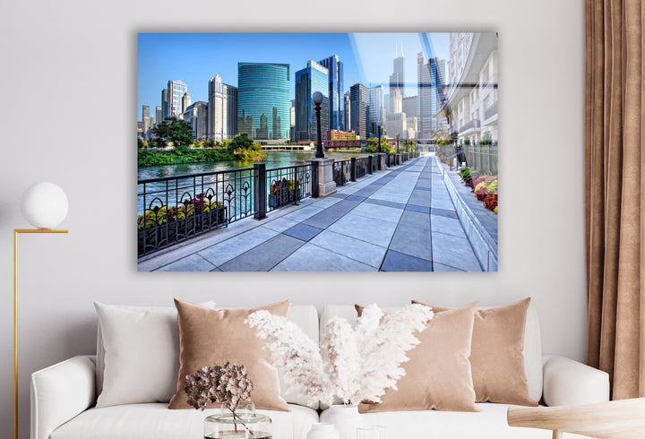 Chicago Riverwalk Glaswandkunst – Atemberaubender Blick auf die Wolkenkratzer der Innenstadt und den Uferweg