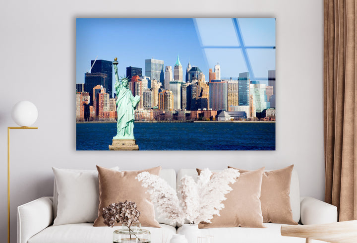 Glaswandkunst mit der Freiheitsstatue – Kultiges Wahrzeichen New Yorks mit atemberaubendem Blick auf die Skyline