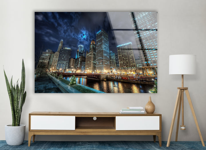 Glaswandkunst mit der Skyline von Chicago – Majestätischer Blick auf Chicagos berühmten Fluss und die Wolkenkratzer bei Nacht