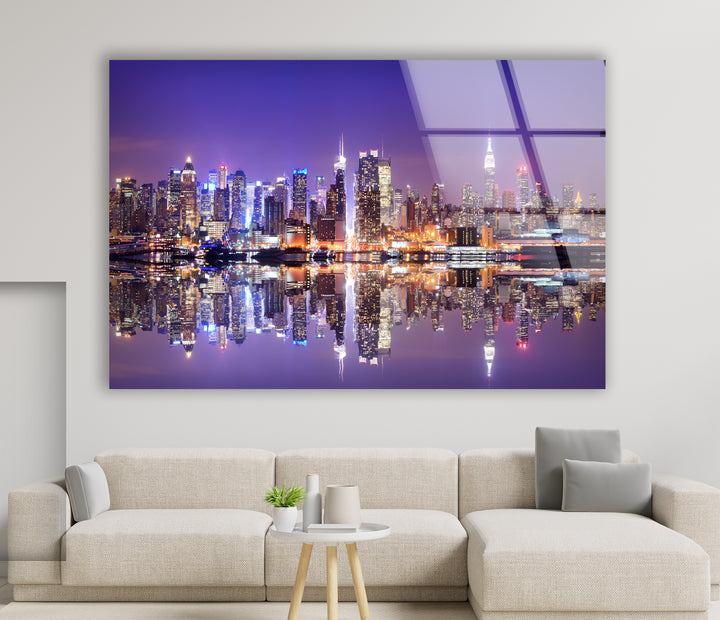 Glaswandkunst mit Skyline von New York City – Kultige Skyline von Manhattan mit atemberaubender Spiegelung am Wasser