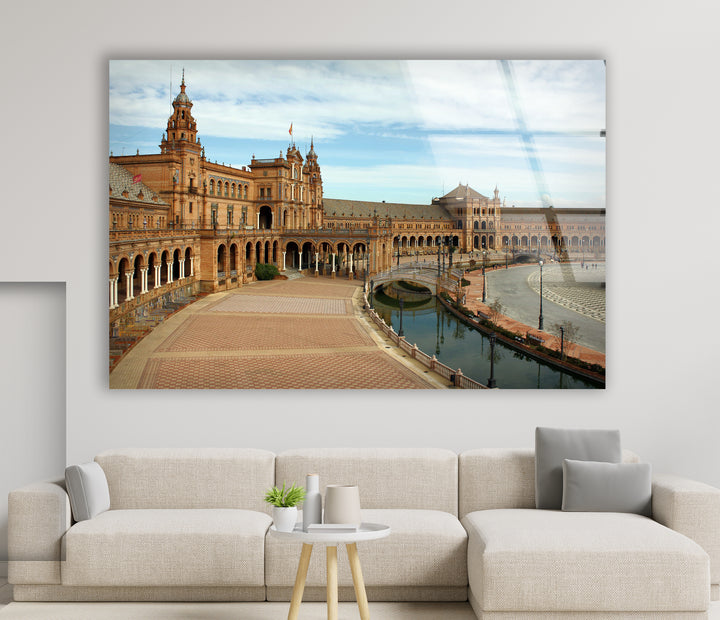 Glaswandkunst Plaza de España – Majestätisches spanisches Wahrzeichen mit malerischem Blick auf den Kanal