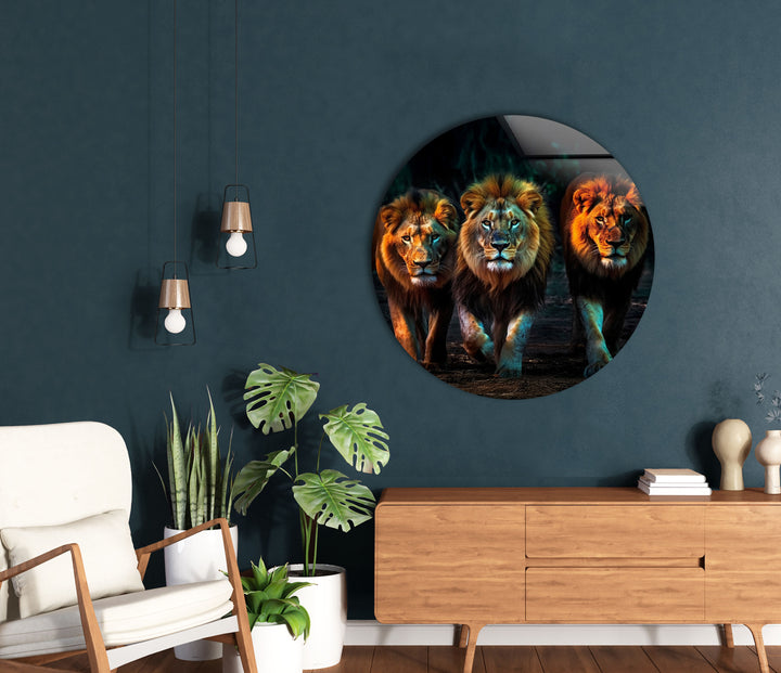 Dreifache Löwenmajestät Wandkunst – Kraftvoller Wildlife-Glasdruck 