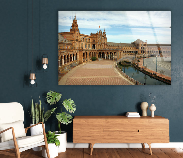 Glaswandkunst Plaza de España – Majestätisches spanisches Wahrzeichen mit malerischem Blick auf den Kanal