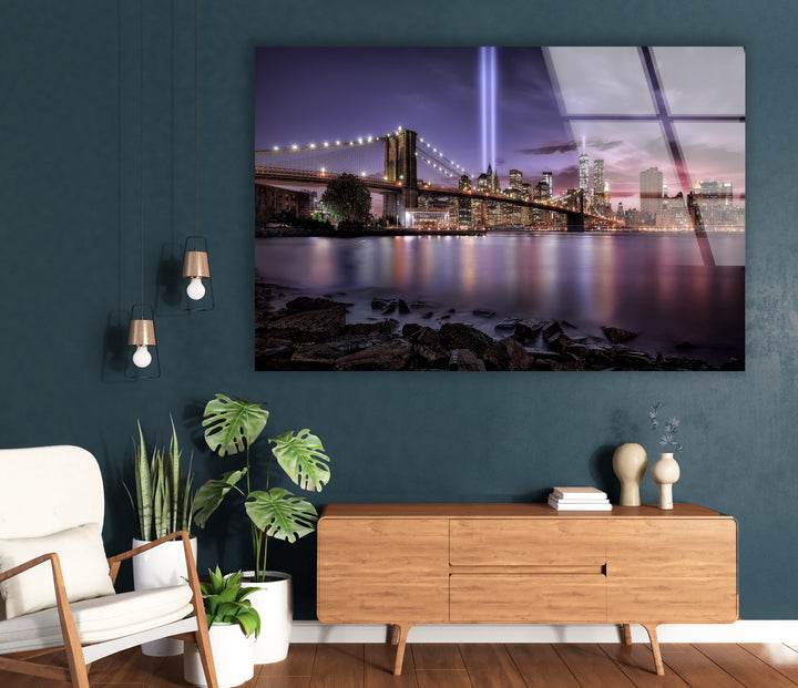 Brooklyn Bridge Glaswandkunst – Atemberaubende Skyline von NYC mit Tribut im Licht
