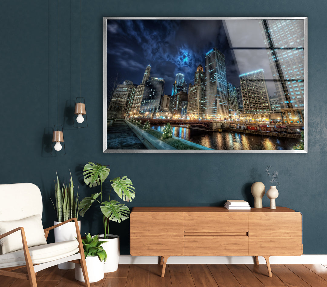 Glaswandkunst mit der Skyline von Chicago – Majestätischer Blick auf Chicagos berühmten Fluss und die Wolkenkratzer bei Nacht