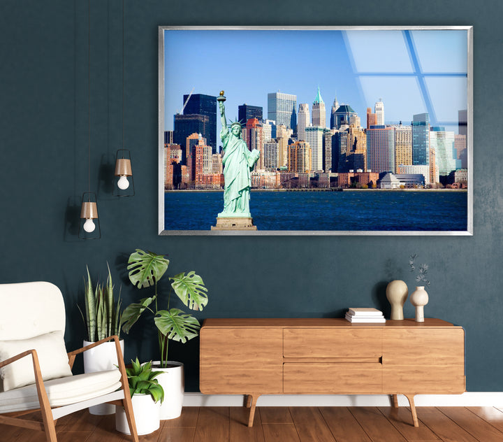 Glaswandkunst mit der Freiheitsstatue – Kultiges Wahrzeichen New Yorks mit atemberaubendem Blick auf die Skyline