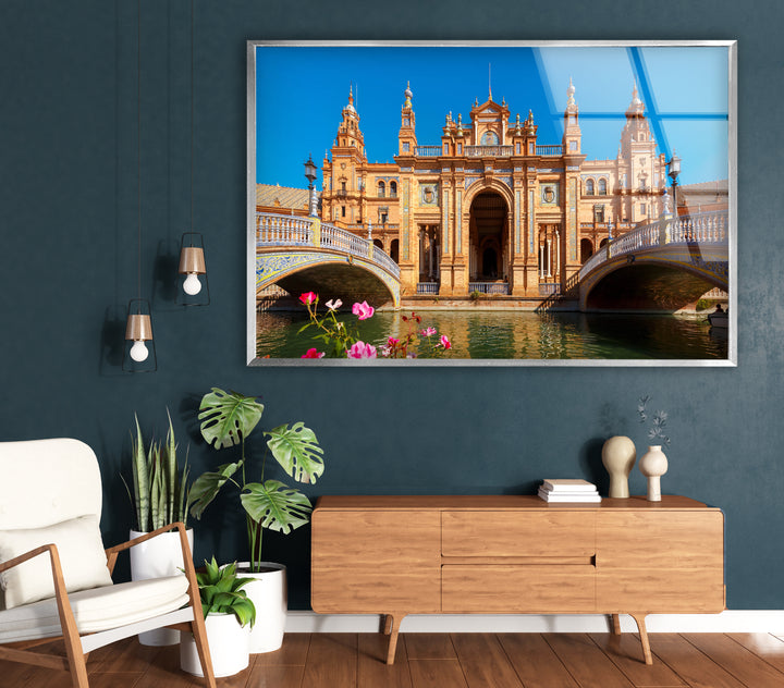 Glaswandkunst Plaza de España – Majestätisches spanisches Wahrzeichen mit malerischem Kanal