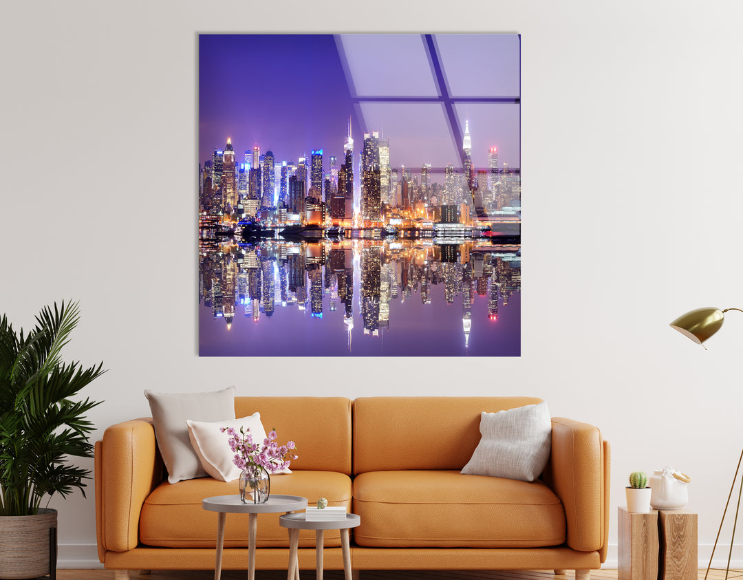 Glaswandkunst mit Skyline von New York City – Kultige Skyline von Manhattan mit atemberaubender Spiegelung am Wasser