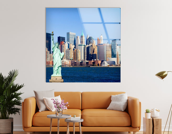 Glaswandkunst mit der Freiheitsstatue – Kultiges Wahrzeichen New Yorks mit atemberaubendem Blick auf die Skyline