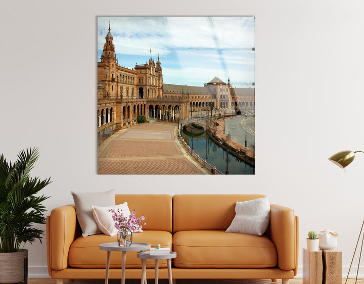 Glaswandkunst Plaza de España – Majestätisches spanisches Wahrzeichen mit malerischem Blick auf den Kanal