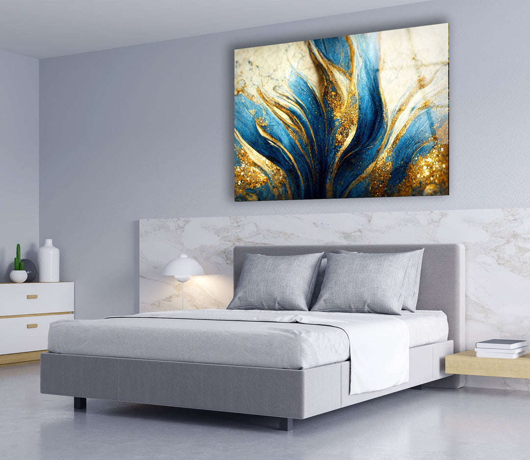 Abstrakte Wandkunst in Blau und Gold – Luxuriöser Glasdruck für glamouröse Innenräume 