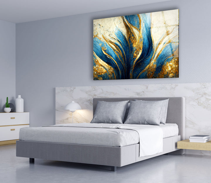 Abstrakte Wandkunst in Blau und Gold – Luxuriöser Glasdruck für glamouröse Innenräume 
