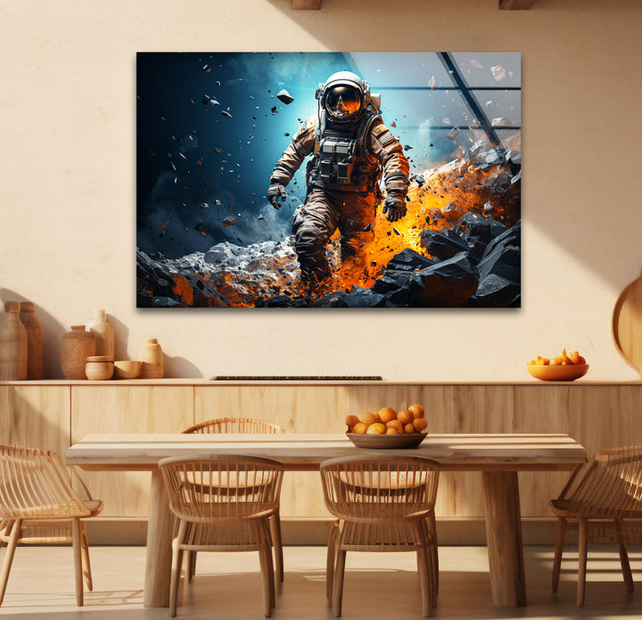 Explodierende Astronauten-Wandkunst – Weltraum-Feuer- und Steinglasdruck für mutige Innenräume