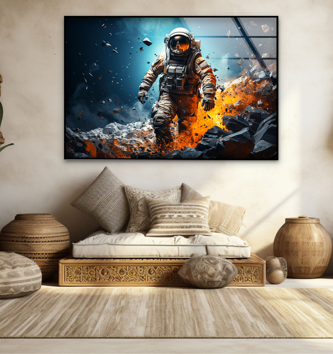 Explodierende Astronauten-Wandkunst – Weltraum-Feuer- und Steinglasdruck für mutige Innenräume