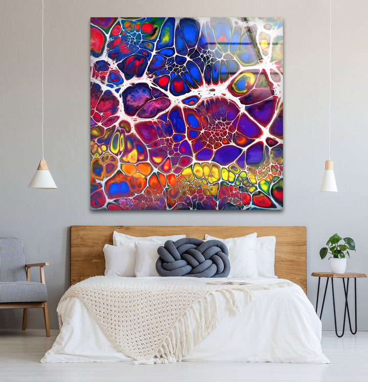 Farbenfrohe abstrakte Glaswandkunst – Lebendiges Fraktaldesign für moderne Innenräume