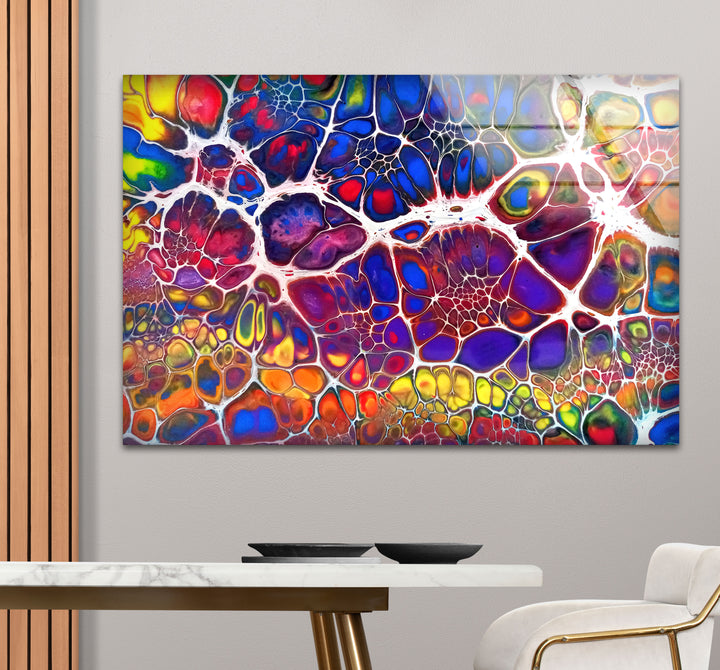 Farbenfrohe abstrakte Glaswandkunst – Lebendiges Fraktaldesign für moderne Innenräume