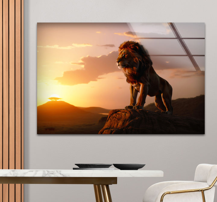 Wandkunst mit Löwe bei Sonnenuntergang – Majestätischer Glasdruck mit Safari-Szene für mutige Innenräume