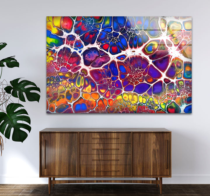 Farbenfrohe abstrakte Glaswandkunst – Lebendiges Fraktaldesign für moderne Innenräume