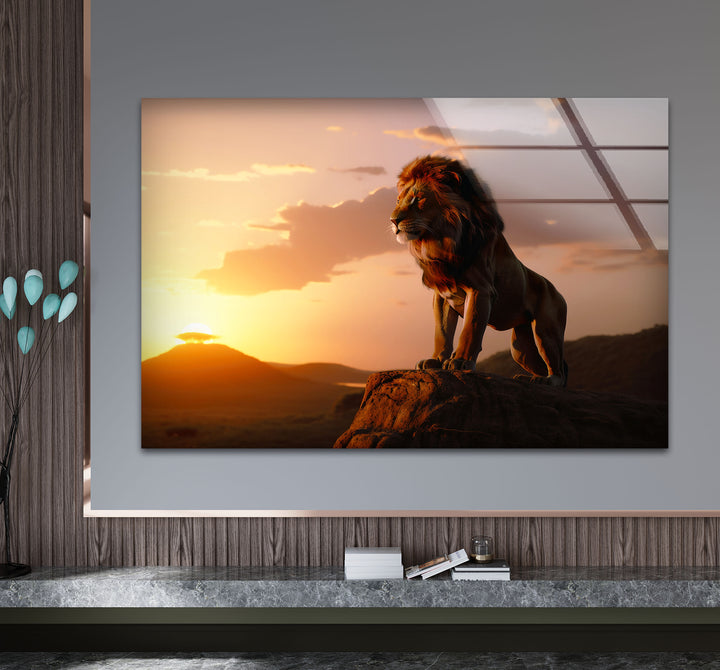 Wandkunst mit Löwe bei Sonnenuntergang – Majestätischer Glasdruck mit Safari-Szene für mutige Innenräume