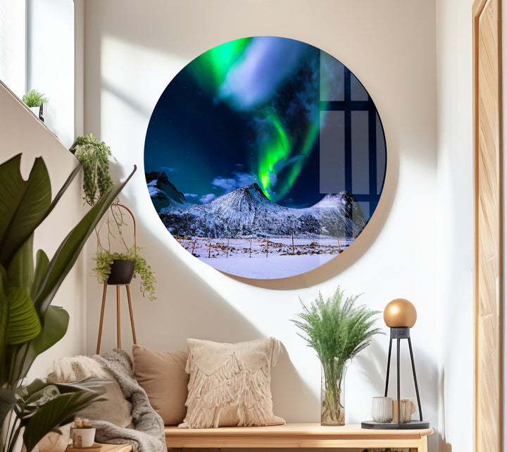 High-quality glass wall art showcasing a mesmerizing aurora over a snowy valley.
