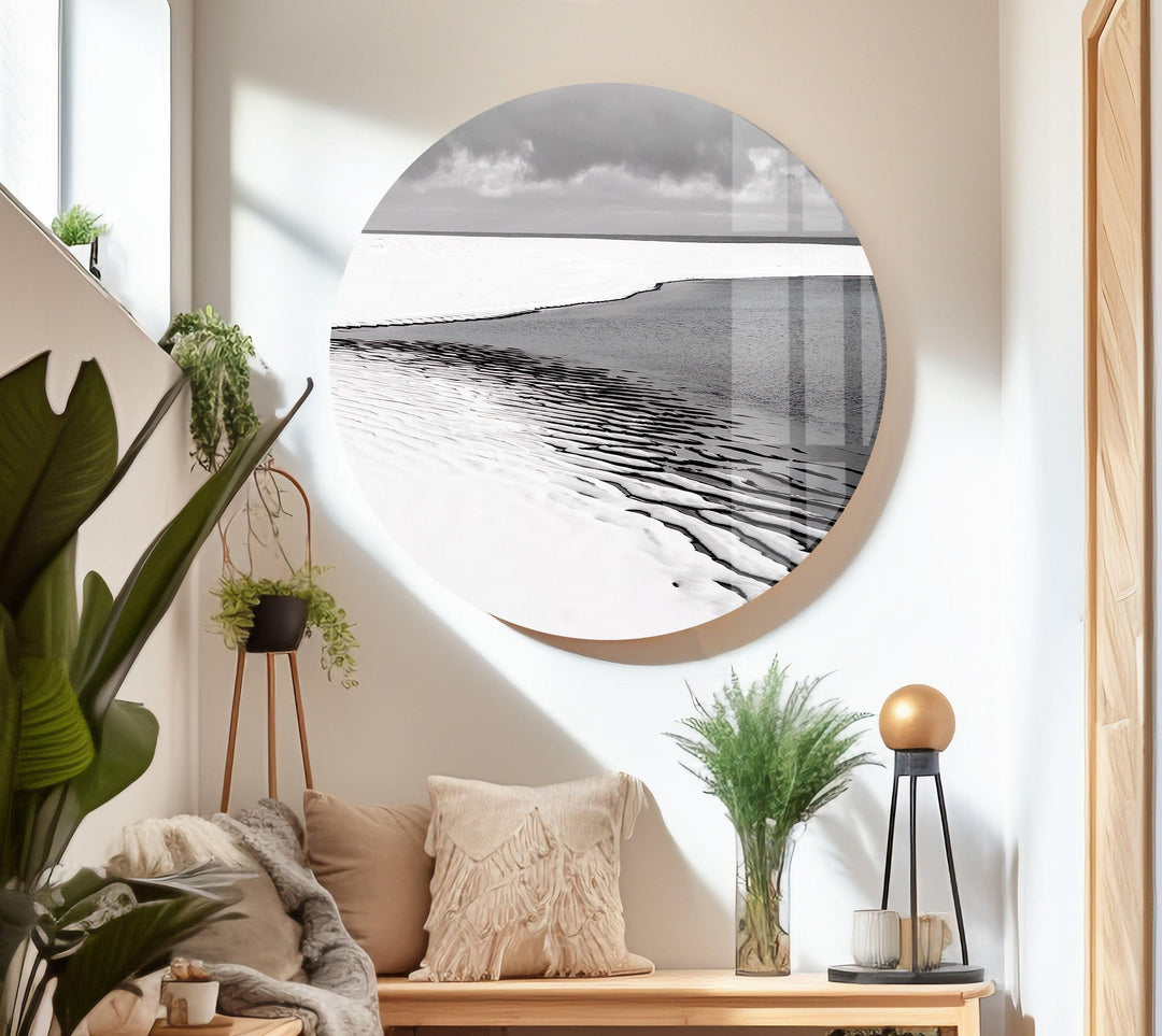 Black and White Beach Scene – A Stylish Glass Art Piece

