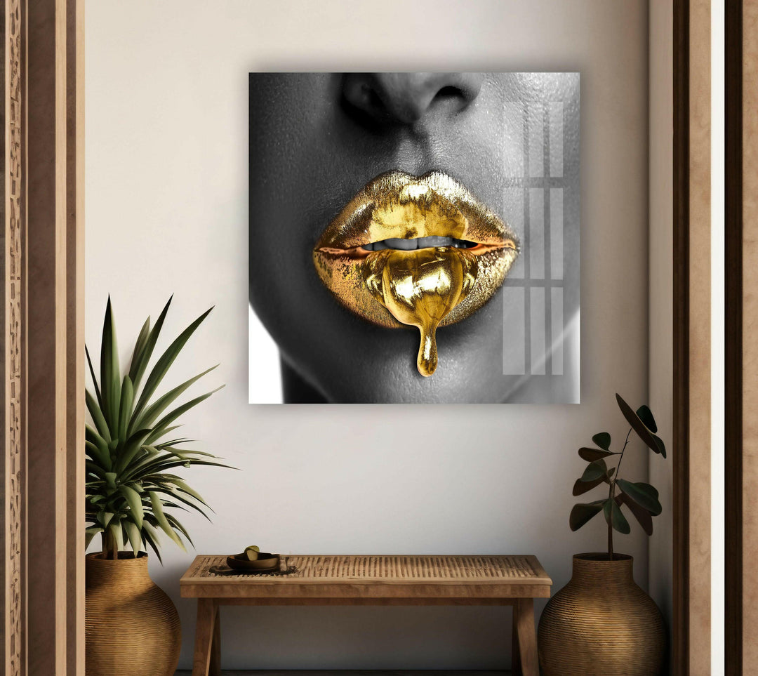 Schwarze Frau mit goldenen Lippen, Glaswandkunst