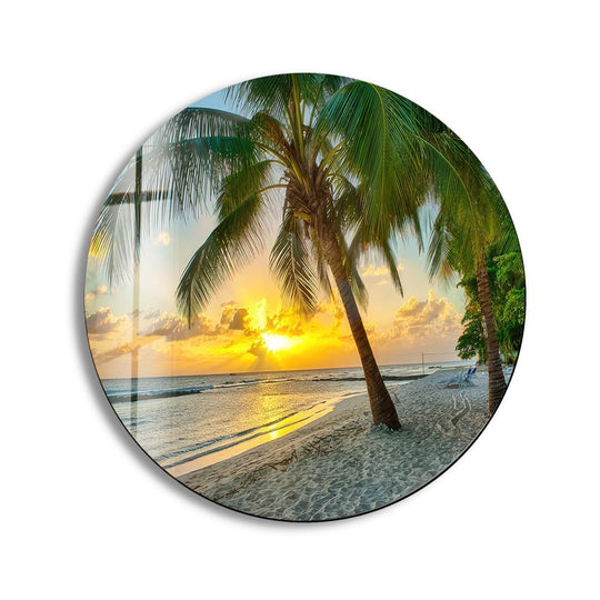 The seamless edge of this tropical green round glass wall art showcases the beautiful image, achieved by superior glass printing, while creating a borderless aesthetic.