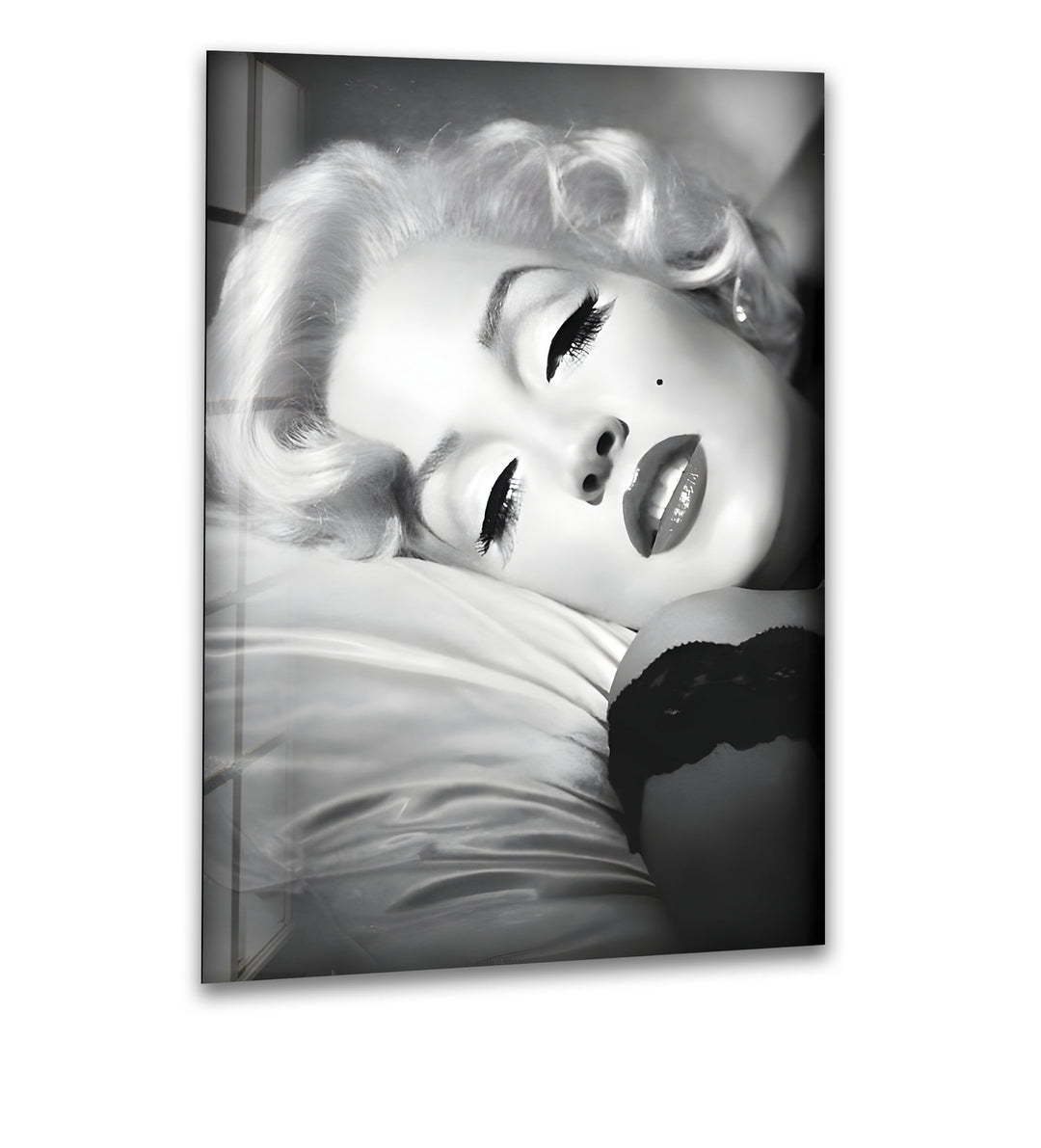 Marilyn Monroe Black & White Glass Wall Art - Timeless Hollywood Glamour
