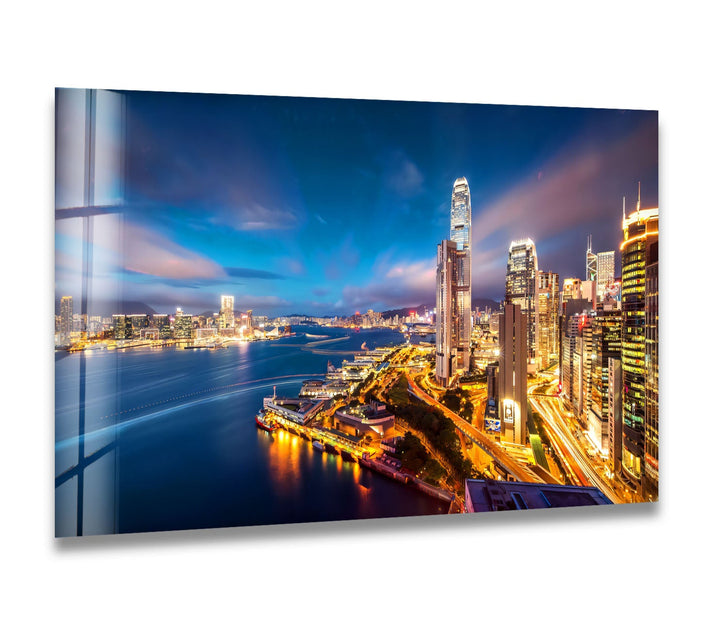 Glaswandkunst mit Skyline von Hongkong – Beleuchtete Stadtlandschaft bei Nacht