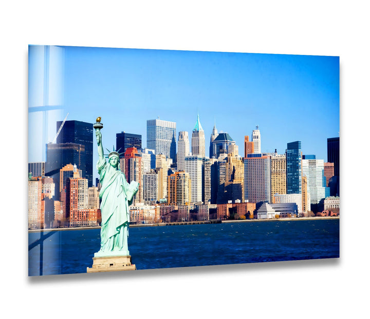 Glaswandkunst mit der Freiheitsstatue – Kultiges Wahrzeichen New Yorks mit atemberaubendem Blick auf die Skyline