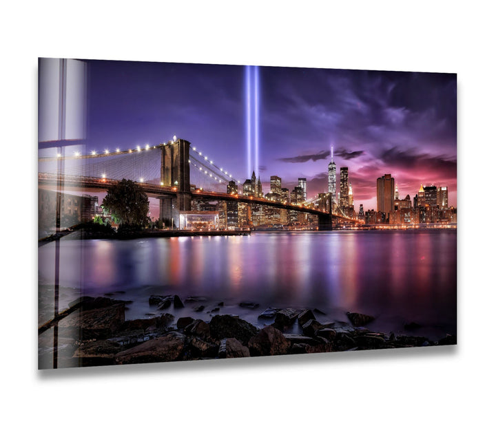 Brooklyn Bridge Glaswandkunst – Atemberaubende Skyline von NYC mit Tribut im Licht