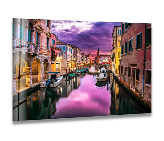 Gradient hues in this Venice canal scene exemplify the beauty of glass printing, creating romantic sunset reflections upon the water's surface.