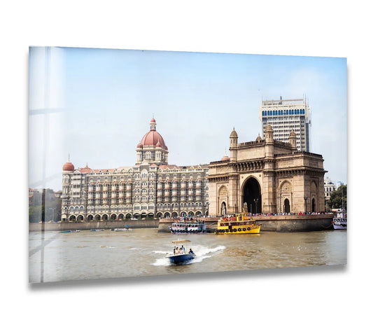 Horizontal Mumbai glass art displays India's Gateway and the Taj Mahal, creating a distinctive glass art piece with its iconic landmarks and classic architectural shape.