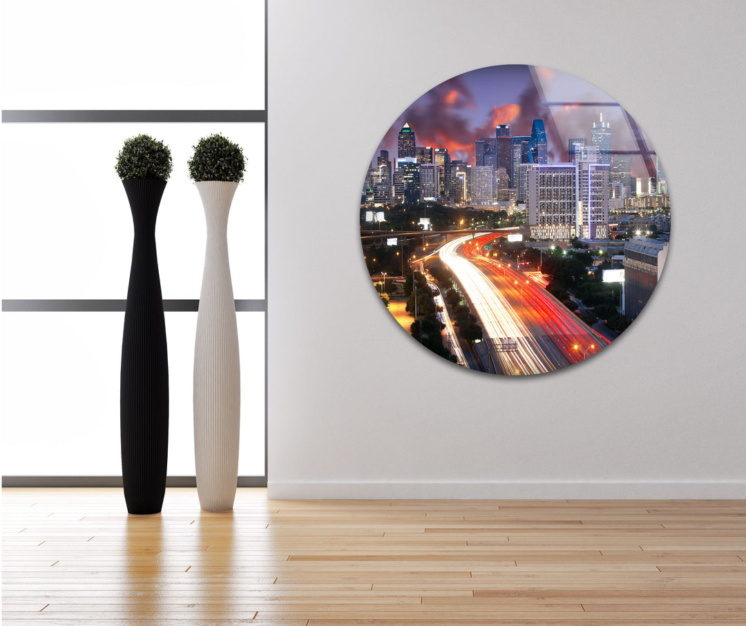 Glaswandkunst mit Skyline von Dallas – Atemberaubender Blick auf die Innenstadt in der Abenddämmerung