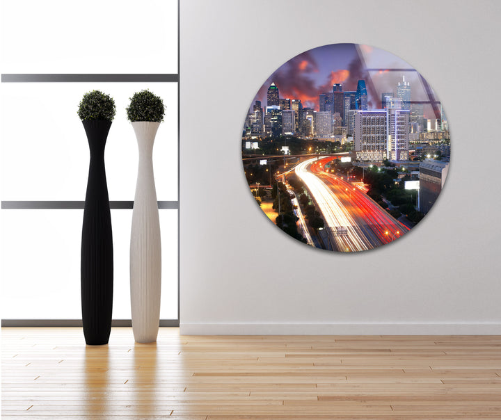 Glaswandkunst mit Skyline von Dallas – Atemberaubender Blick auf die Innenstadt in der Abenddämmerung