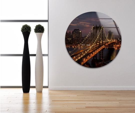 Smooth surface texture enhances the Brooklyn Bridge glass art, showcasing the illuminated bridge and capturing the stunning night view of the iconic landmark.