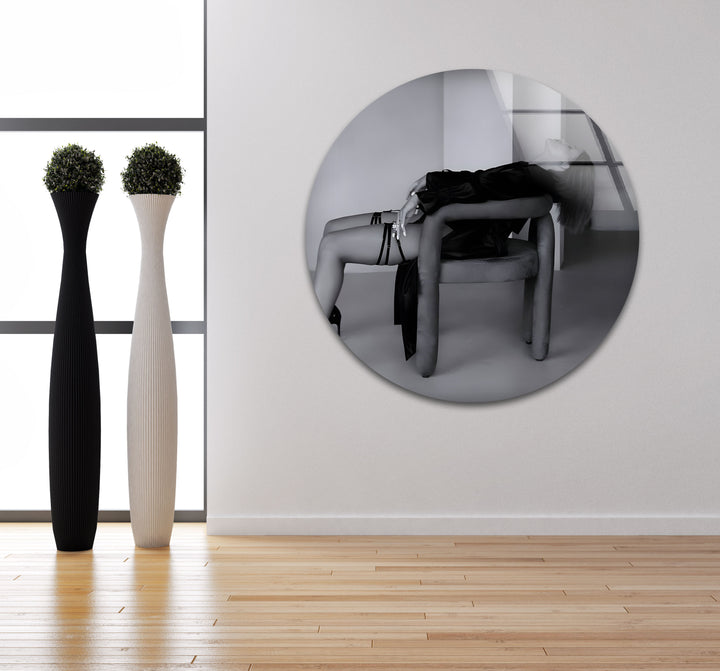 A captivating black and white glass wall decor that blends luxury, style, and modern sophistication.

