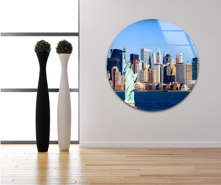 Glaswandkunst mit der Freiheitsstatue – Kultiges Wahrzeichen New Yorks mit atemberaubendem Blick auf die Skyline