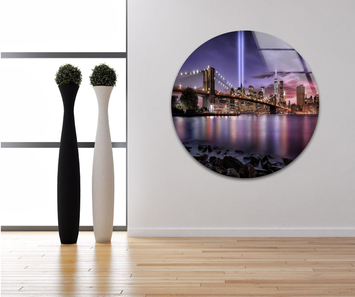 Brooklyn Bridge Glaswandkunst – Atemberaubende Skyline von NYC mit Tribut im Licht