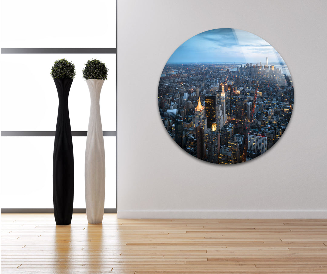Glaswandkunst mit der Skyline von New York City – Atemberaubende Luftaufnahme von Manhattan in der Dämmerung