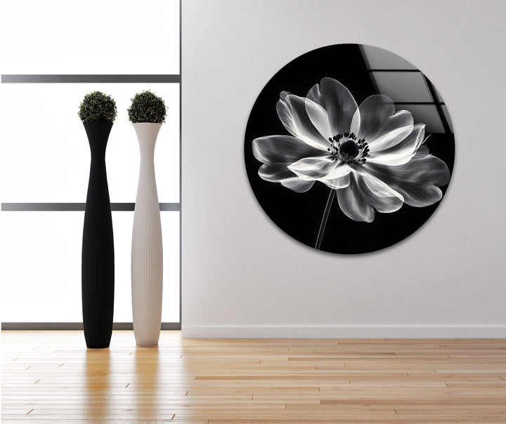 Black-and-white floral design on glass, perfect for adding an artistic touch to your decor.