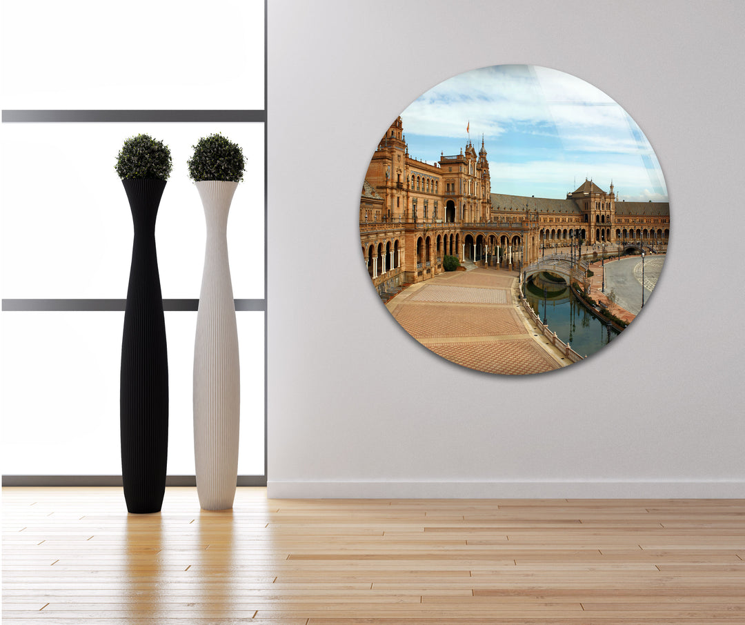 Glaswandkunst Plaza de España – Majestätisches spanisches Wahrzeichen mit malerischem Blick auf den Kanal
