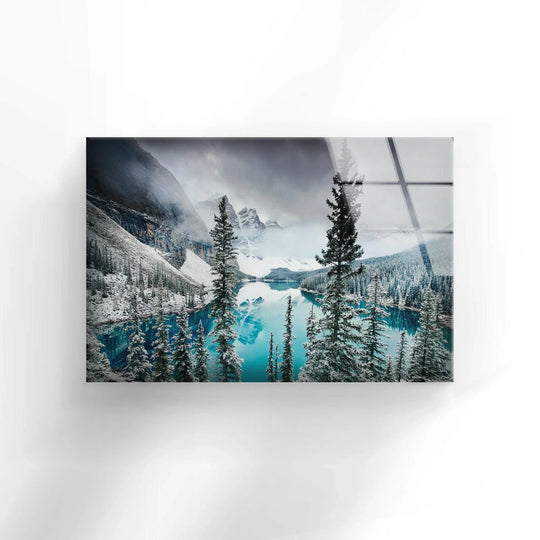 Serene Alpine Lake Surrounded by Snow-Covered Trees – High-Definition Glass Print
