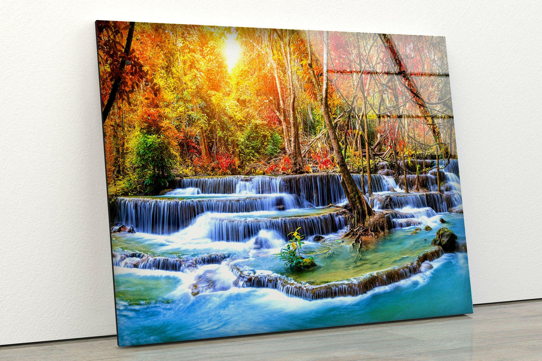 Wasserfall im Herbstwald Glaswandkunst