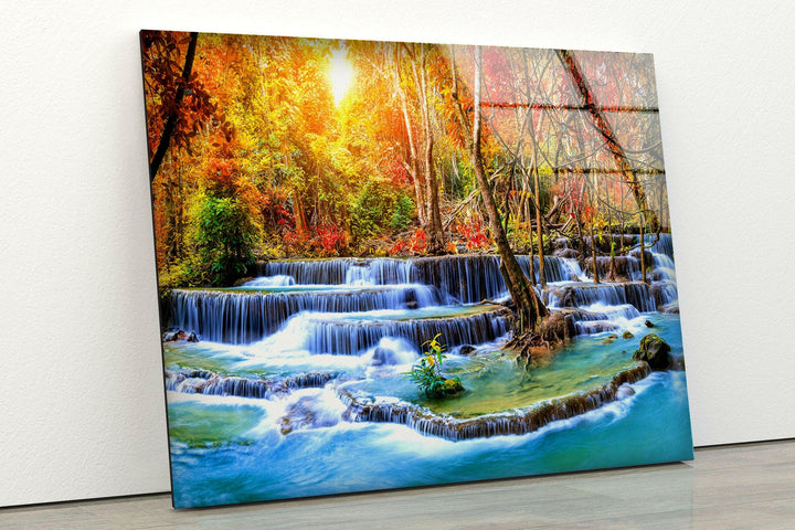 Wasserfall im Herbstwald Glaswandkunst
