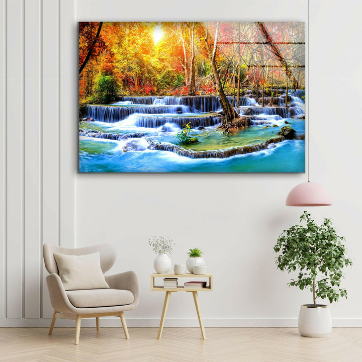 Wasserfall im Herbstwald Glaswandkunst